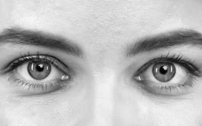 🔮 Огледало на душата: Свещената практика на вглеждане в очите